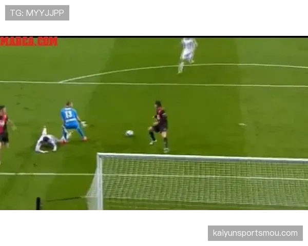 回传规则：队友脚部回传触发禁区内间接任意球的判定要点